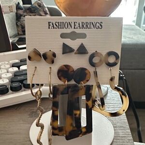 Source Unknown Tortoise Shell and Gold Earrings Collection